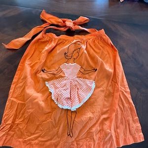 When does women’s apron?